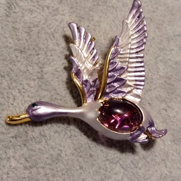 Pan Pacific Jewelry - Vtg. 80s-90s Amethyst Canadian Goose Brooch, Satin Silver Tone